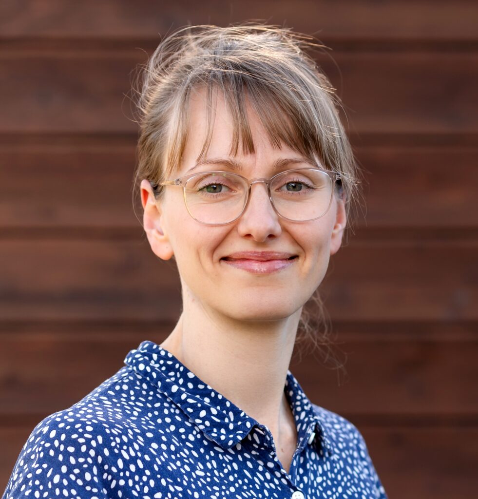 Dr. Karolin Muzs